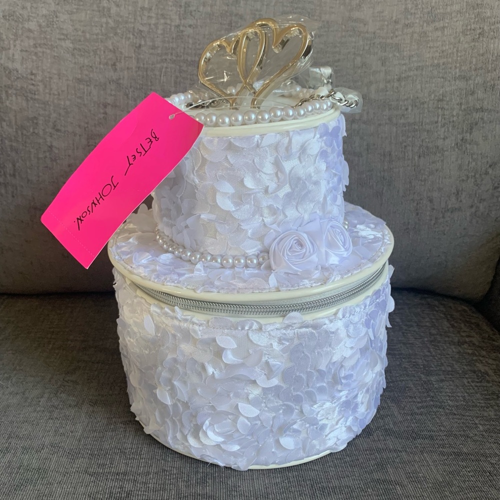 Betsey Johnson Kitsch FROST YOURSELF wedding cake Crossbody bag NWT - Picture 2 of 14
